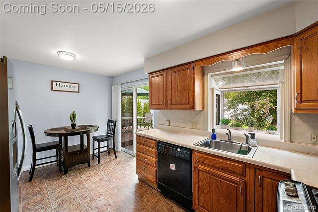 1411 Amelia Avenue, Royal Oak, MI 48073