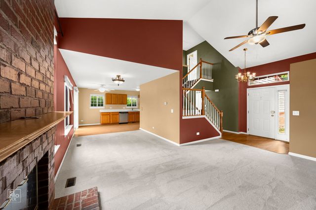 2041 Clarewood Lane 2041, Mundelein, IL 60060