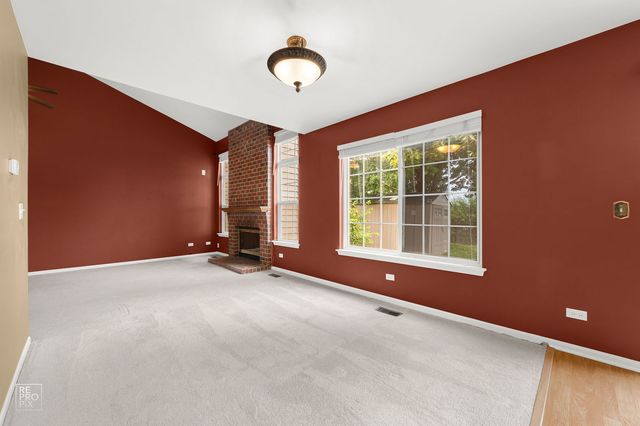 2041 Clarewood Lane 2041, Mundelein, IL 60060