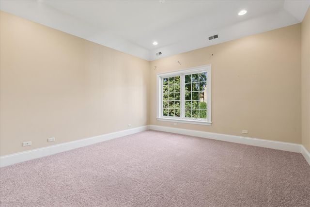 580 Greenwood Road, Northbrook, IL 60062