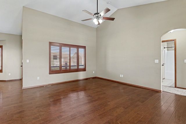 1213 N Lake Ridge Dr, Derby, KS 67037