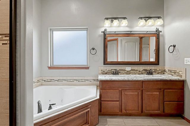 1213 N Lake Ridge Dr, Derby, KS 67037