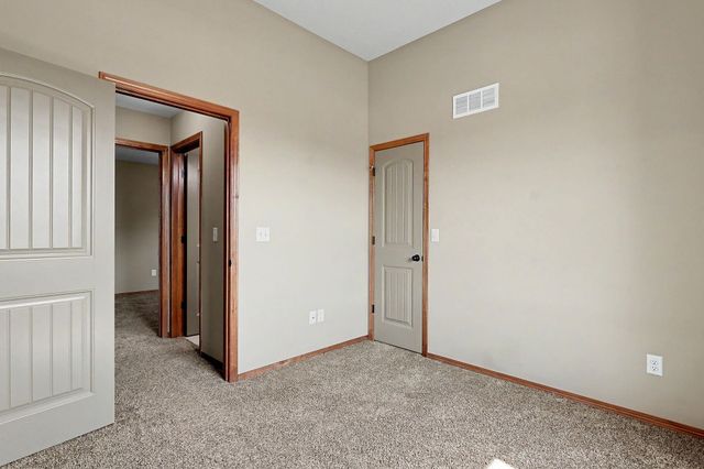 1213 N Lake Ridge Dr, Derby, KS 67037