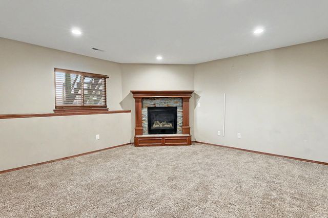 1213 N Lake Ridge Dr, Derby, KS 67037