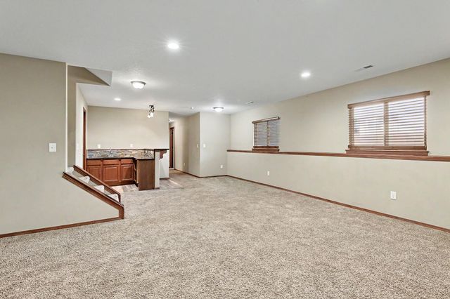 1213 N Lake Ridge Dr, Derby, KS 67037