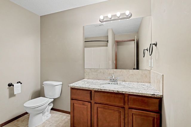 1213 N Lake Ridge Dr, Derby, KS 67037