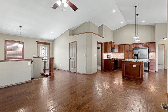 1213 N Lake Ridge Dr, Derby, KS 67037