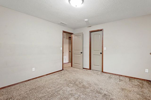 1213 N Lake Ridge Dr, Derby, KS 67037
