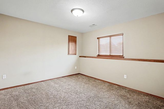 1213 N Lake Ridge Dr, Derby, KS 67037