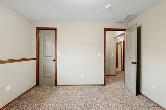 1213 N Lake Ridge Dr, Derby, KS 67037