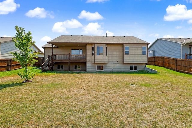 1213 N Lake Ridge Dr, Derby, KS 67037