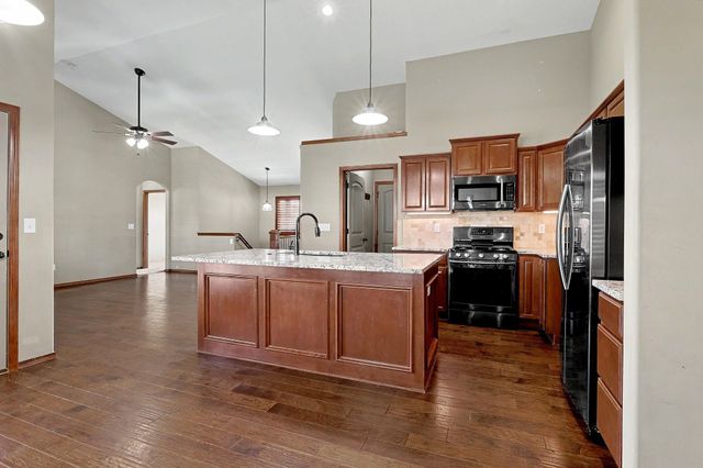 1213 N Lake Ridge Dr, Derby, KS 67037