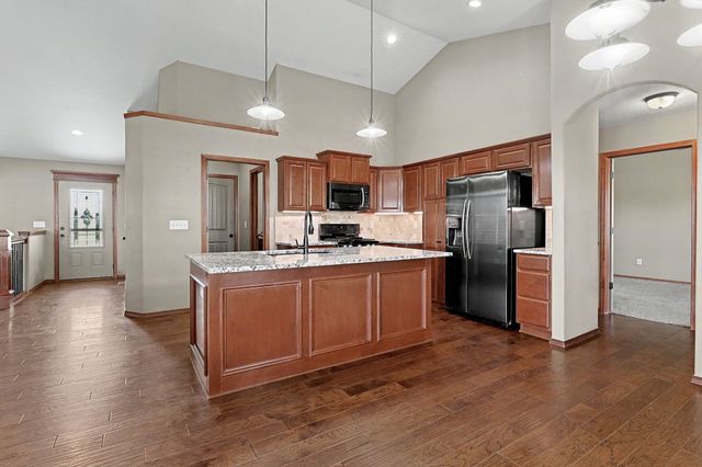 1213 N Lake Ridge Dr, Derby, KS 67037