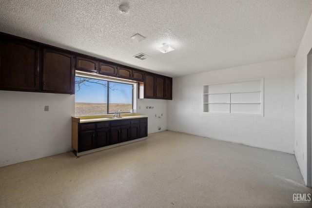 15662 Highway 65, Mc Farland, CA 93250