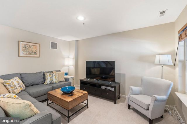 207 LONGPOINT WAY, Gaithersburg, MD 20878