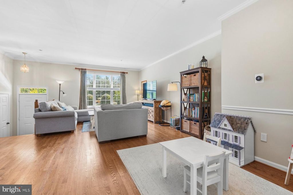 Image 12 of property listing at 207 LONGPOINT WAY, Gaithersburg, MD 20878