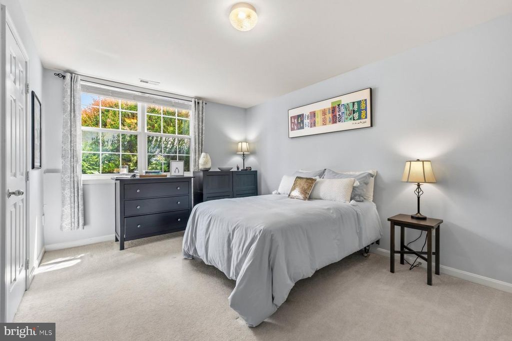 Image 16 of property listing at 207 LONGPOINT WAY, Gaithersburg, MD 20878