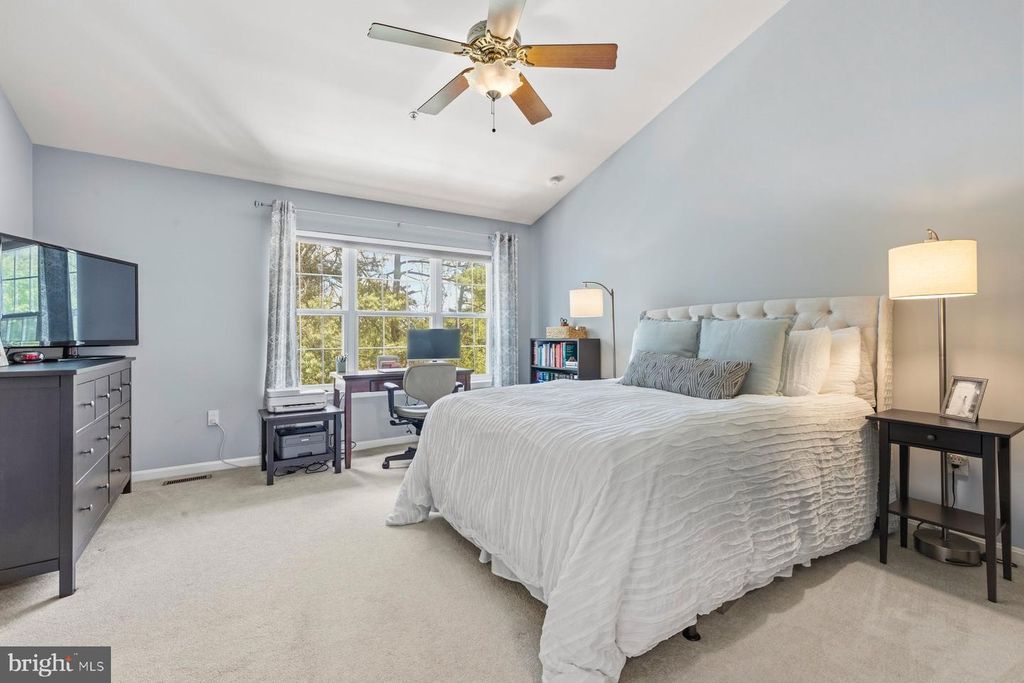 Image 17 of property listing at 207 LONGPOINT WAY, Gaithersburg, MD 20878
