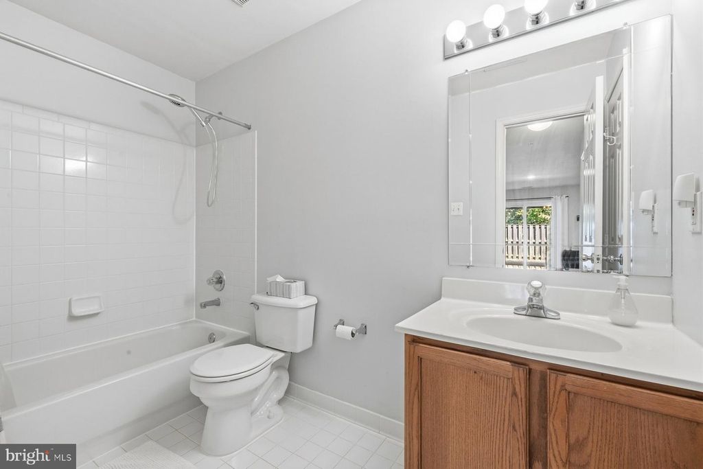 Image 20 of property listing at 207 LONGPOINT WAY, Gaithersburg, MD 20878