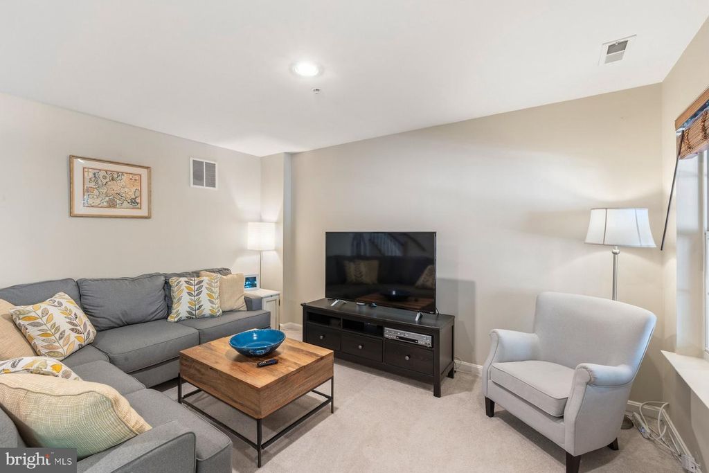 Image 25 of property listing at 207 LONGPOINT WAY, Gaithersburg, MD 20878