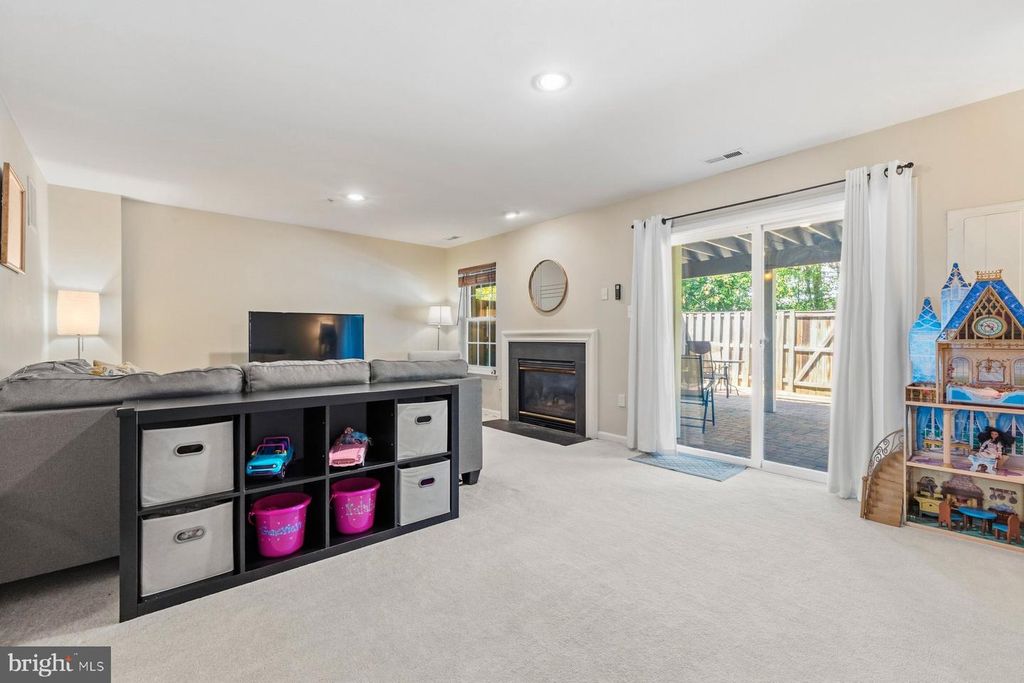 Image 27 of property listing at 207 LONGPOINT WAY, Gaithersburg, MD 20878