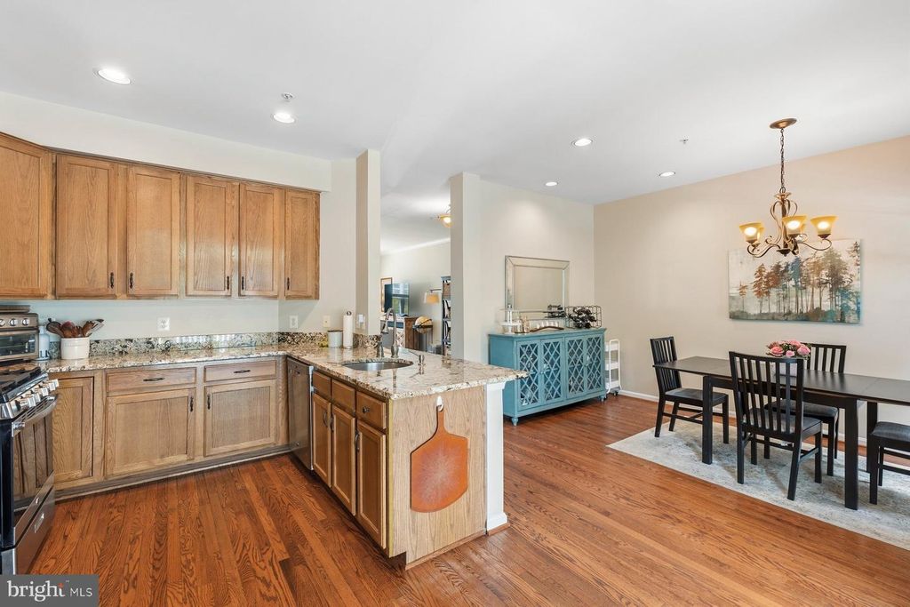 Image 6 of property listing at 207 LONGPOINT WAY, Gaithersburg, MD 20878