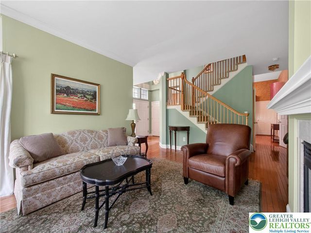 2304 Hollow View Drive, Easton, PA 18040