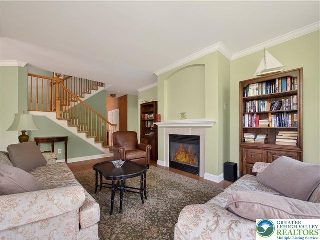 2304 Hollow View Drive, Easton, PA 18040