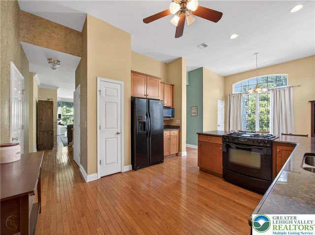 2304 Hollow View Drive, Easton, PA 18040