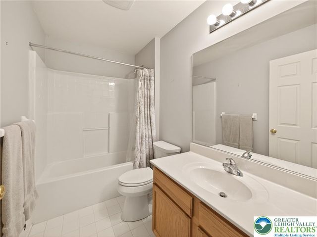 2304 Hollow View Drive, Easton, PA 18040
