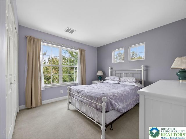 2304 Hollow View Drive, Easton, PA 18040