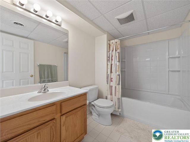 2304 Hollow View Drive, Easton, PA 18040