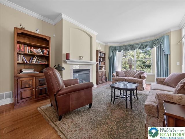 2304 Hollow View Drive, Easton, PA 18040