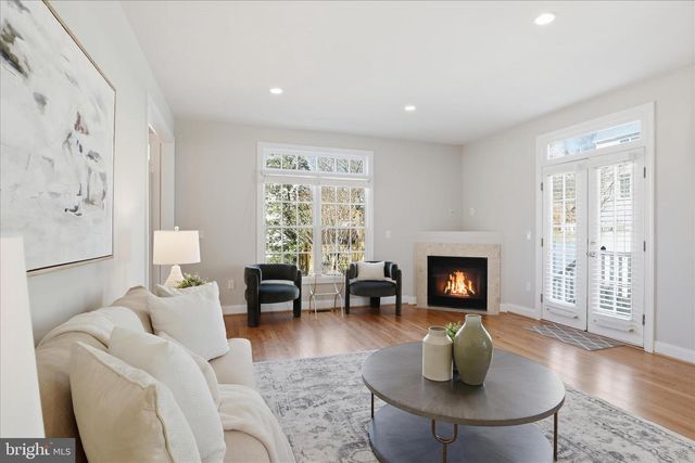 1633 S TAYLOR ST, Arlington, VA 22204