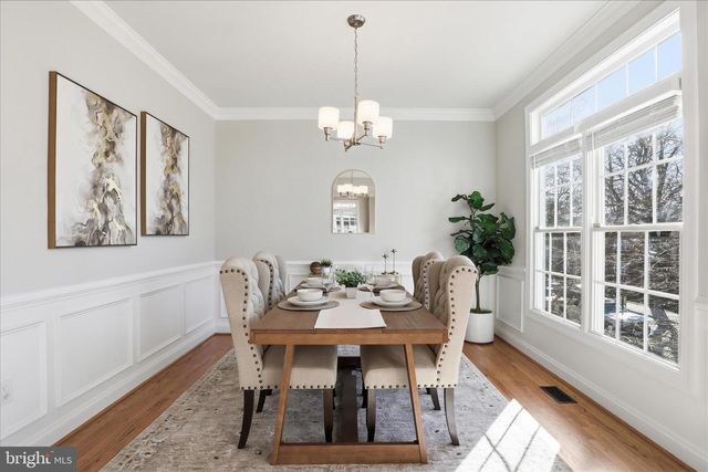 1633 S TAYLOR ST, Arlington, VA 22204