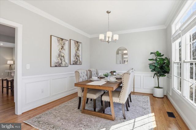 1633 S TAYLOR ST, Arlington, VA 22204