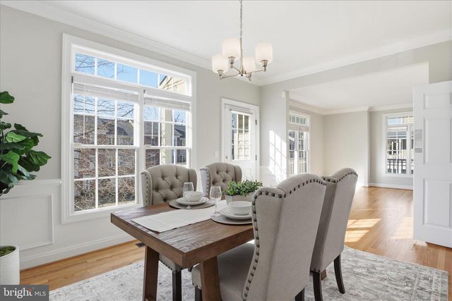 1633 S TAYLOR ST, Arlington, VA 22204