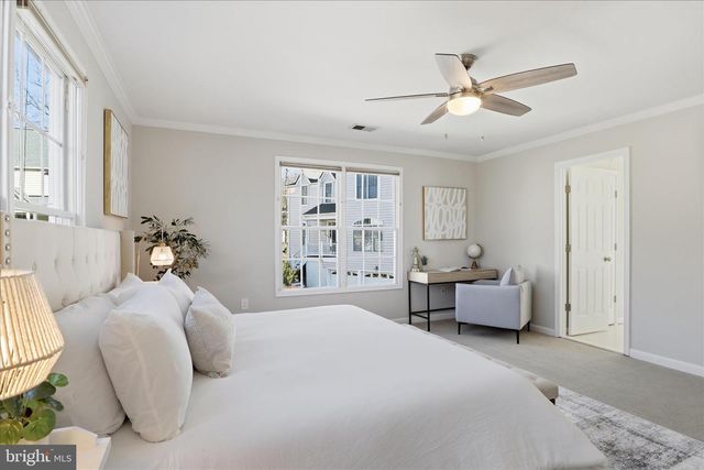 1633 S TAYLOR ST, Arlington, VA 22204