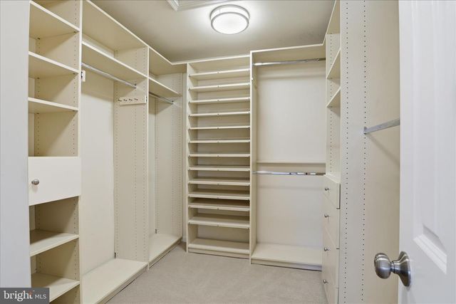 1633 S TAYLOR ST, Arlington, VA 22204