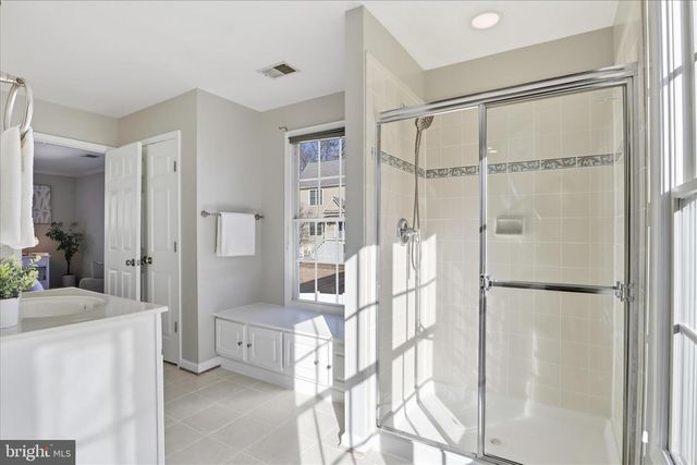 1633 S TAYLOR ST, Arlington, VA 22204