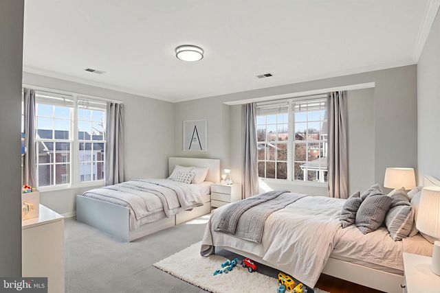 1633 S TAYLOR ST, Arlington, VA 22204