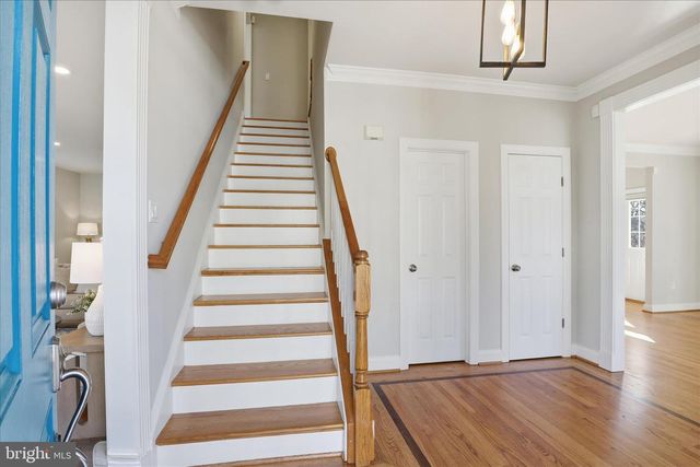 1633 S TAYLOR ST, Arlington, VA 22204