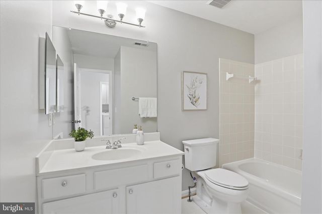 1633 S TAYLOR ST, Arlington, VA 22204