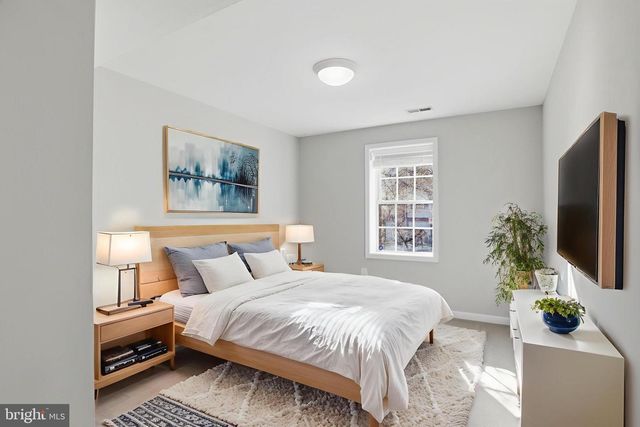 1633 S TAYLOR ST, Arlington, VA 22204