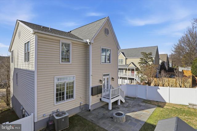 1633 S TAYLOR ST, Arlington, VA 22204