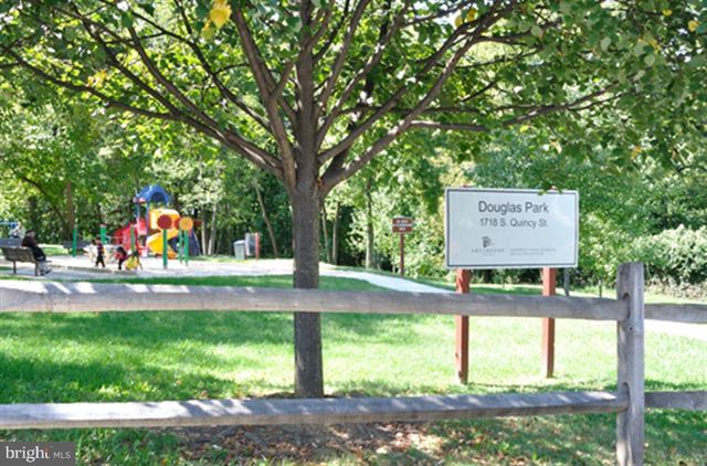 1633 S TAYLOR ST, Arlington, VA 22204