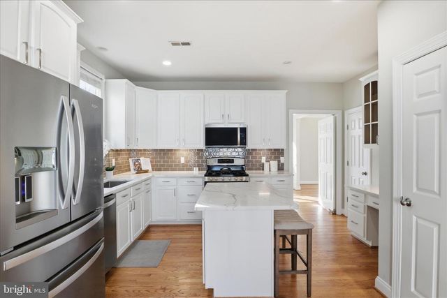 1633 S TAYLOR ST, Arlington, VA 22204