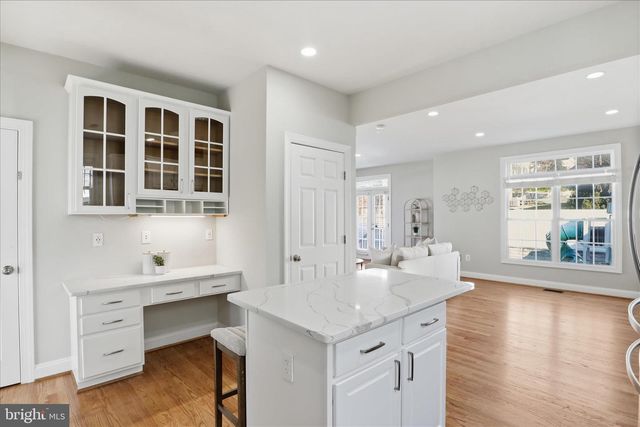 1633 S TAYLOR ST, Arlington, VA 22204