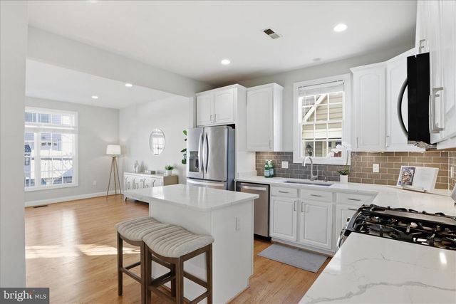 1633 S TAYLOR ST, Arlington, VA 22204