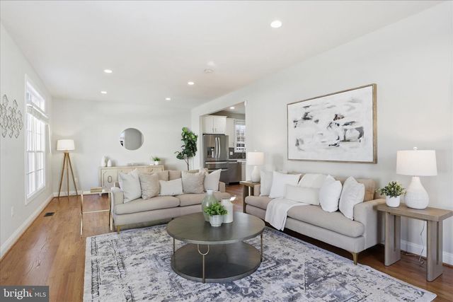 1633 S TAYLOR ST, Arlington, VA 22204